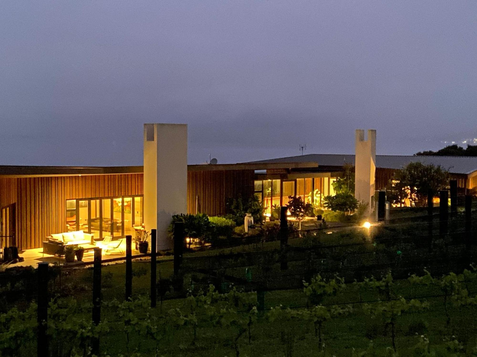 ホテル La Bodega Waiheke Island Surfdale エクステリア 写真