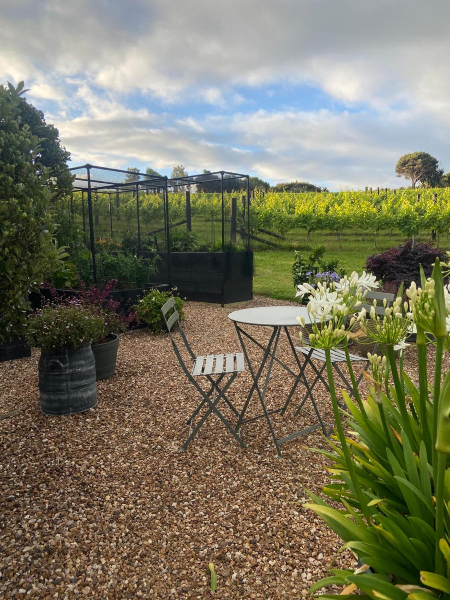 ホテル La Bodega Waiheke Island Surfdale エクステリア 写真