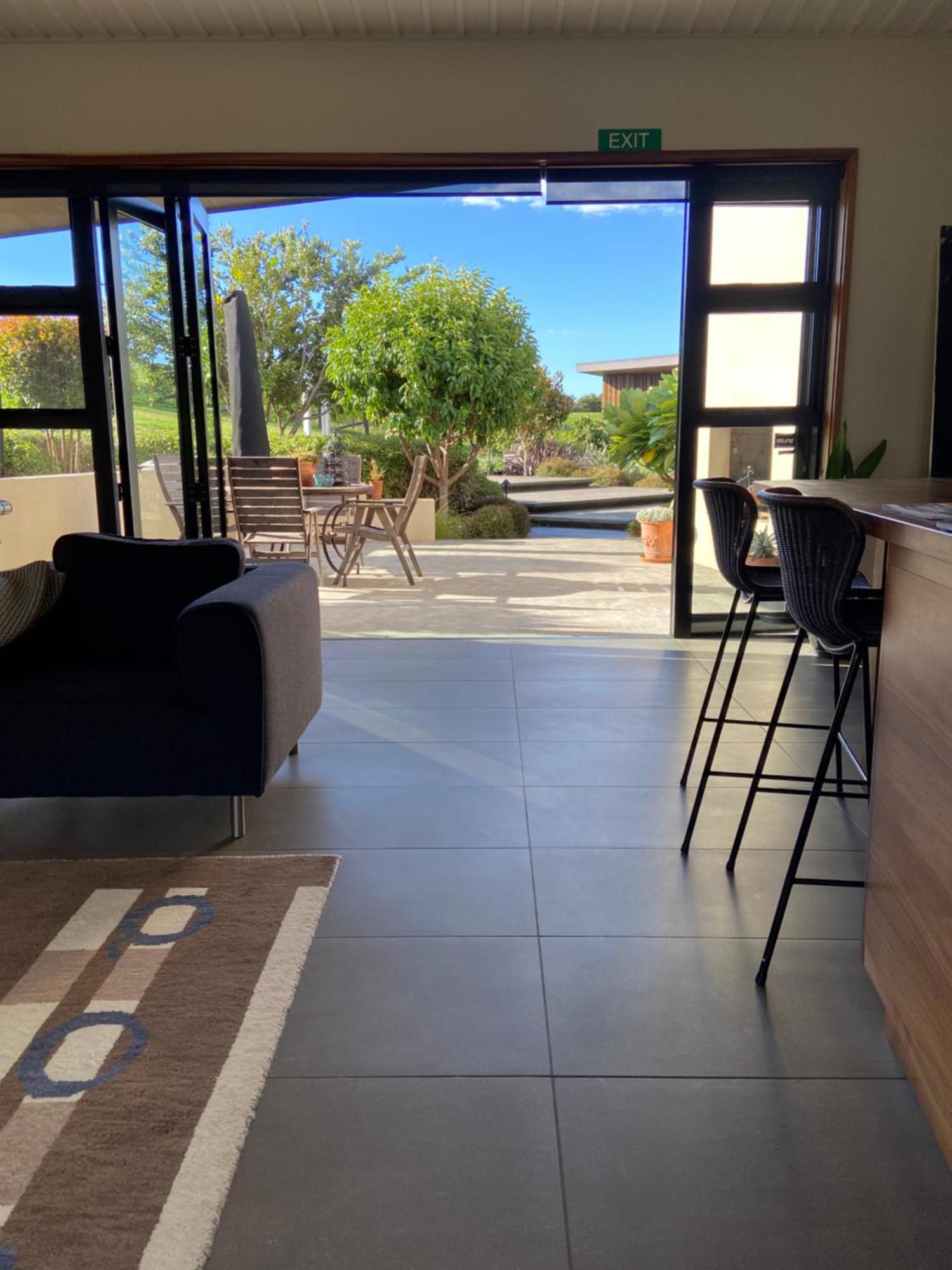 ホテル La Bodega Waiheke Island Surfdale エクステリア 写真