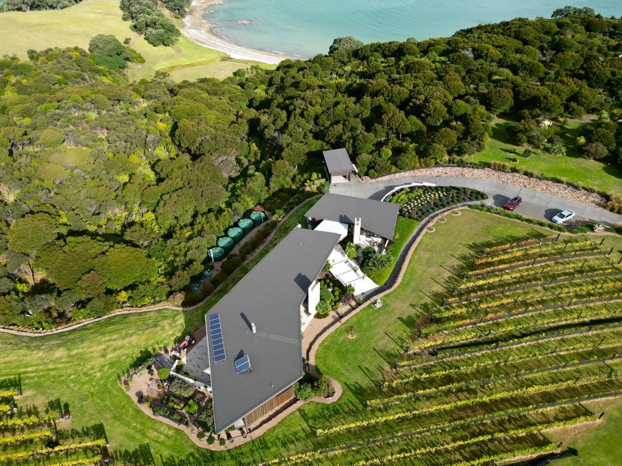 ホテル La Bodega Waiheke Island Surfdale エクステリア 写真