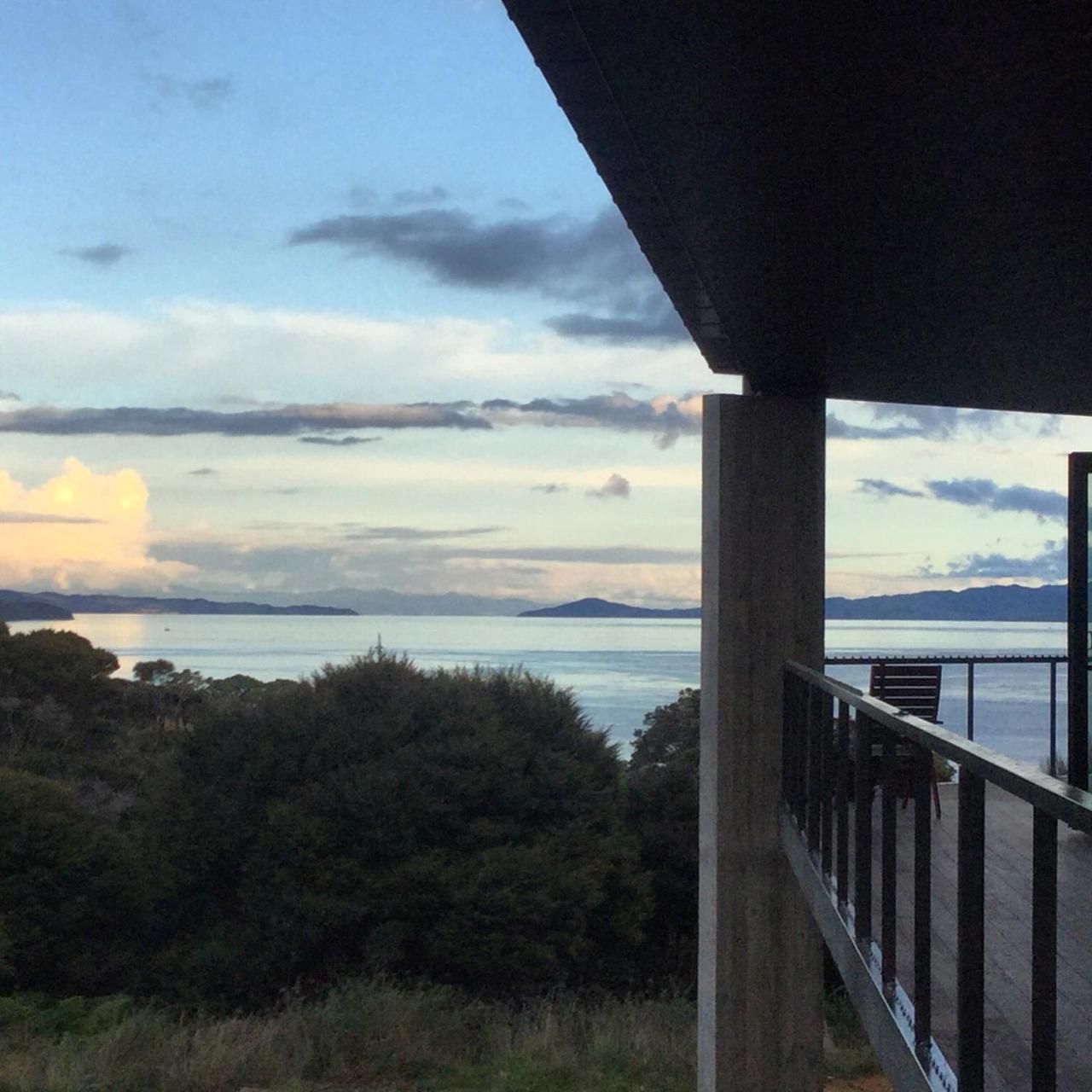 ホテル La Bodega Waiheke Island Surfdale エクステリア 写真